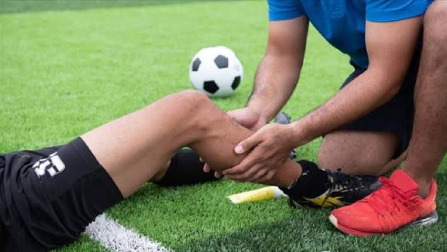 ACL tear vs rupture showing the difference between partial and complete damage to the anterior cruciate ligament in the knee.